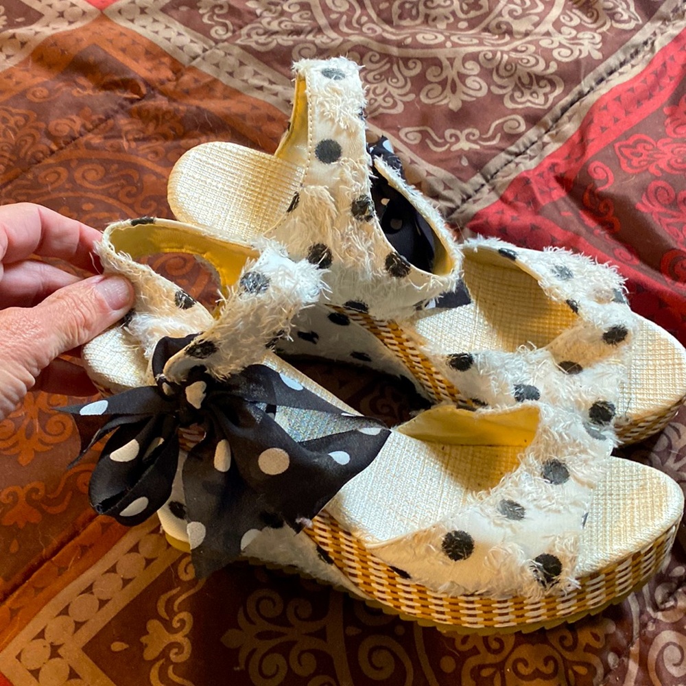 Black and white polka dot wedges Size 8